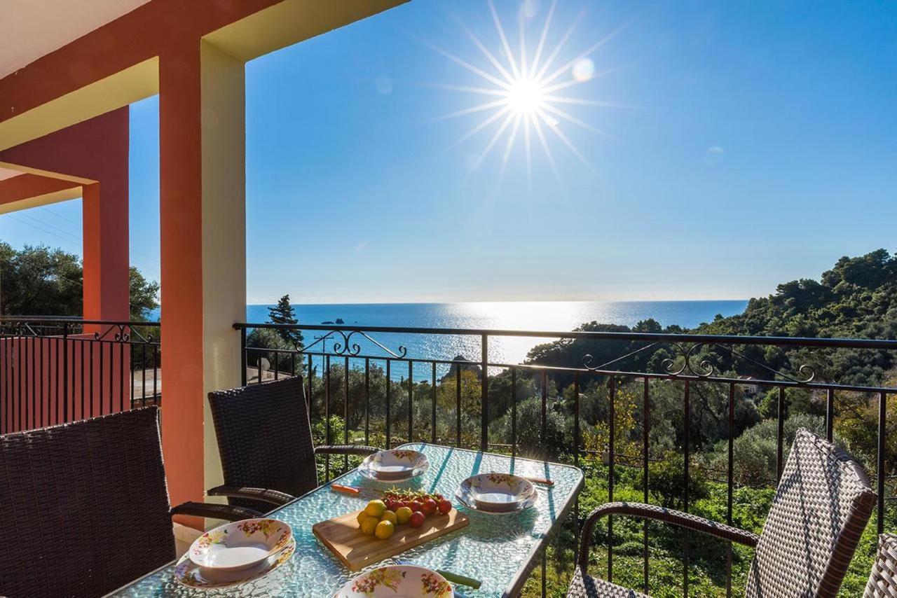 Escape , Swimming Pool - Apartment Pelekas